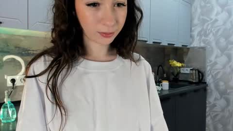 Snapshot of petracilley chatting on 12/19/24, 04:13 Emma online show from 12/19/24, 04:13