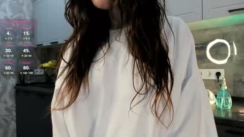 Snapshot of petracilley chatting on 12/19/24, 07:18 Emma online show from 12/19/24, 07:18