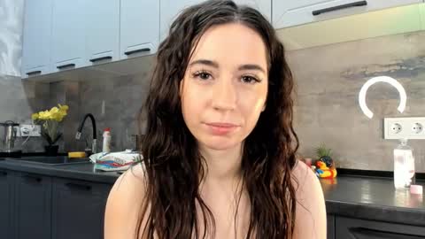 Snapshot of petracilley chatting on 12/20/24, 01:47 Emma online show from 12/20/24, 01:47