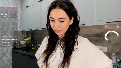 Snapshot of petracilley chatting on 12/22/24, 09:42 Emma online show from 12/22/24, 09:42