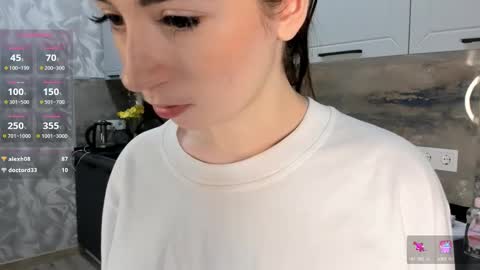 Snapshot of petracilley chatting on 12/23/24, 10:12 Emma online show from 12/23/24, 10:12