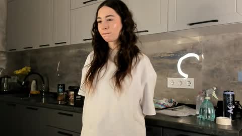 Snapshot of petracilley chatting on 12/25/24, 04:32 Emma online show from 12/25/24, 04:32