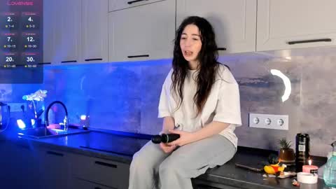 Snapshot of petracilley chatting on 12/26/24, 01:40 Emma online show from 12/26/24, 01:40