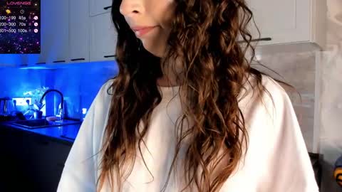 Snapshot of petracilley chatting on 12/30/24, 02:08 Emma online show from 12/30/24, 02:08