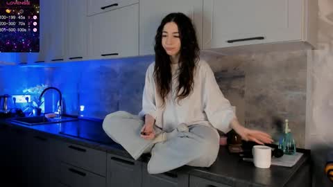 Snapshot of petracilley chatting on 12/30/24, 05:13 Emma online show from 12/30/24, 05:13