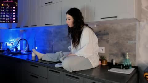 Snapshot of petracilley chatting on 12/30/24, 08:15 Emma online show from 12/30/24, 08:15