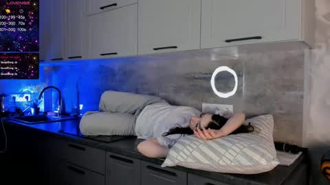 Snapshot of petracilley chatting on 12/30/24, 11:17 Emma online show from 12/30/24, 11:17