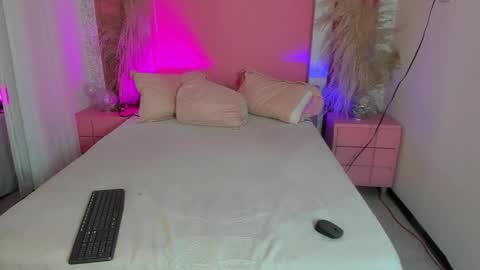 peytonn_monroe online show from 11/19/25, 12:05