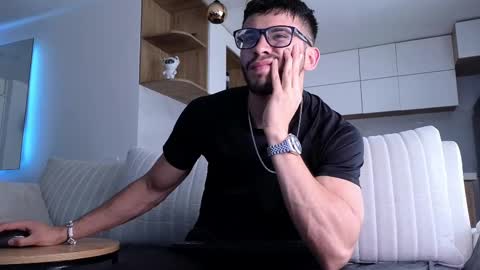 phantom_bigger1 online show from 11/18/25, 02:43