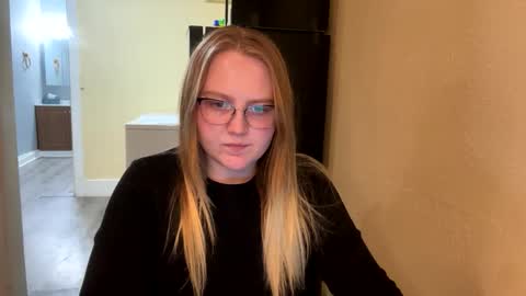 Snapshot of phatassblond chatting on 02/05/25, 11:50 PhatAssBlond online show from 02/05/25, 11:50