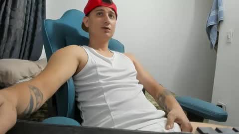 Snapshot of philip_dj chatting on 11/08/25, 02:23 philip_dj online show from 11/08/25, 02:23