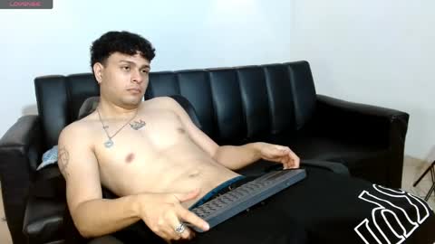 Snapshot of philip_jons chatting on 04/06/26, 11:05 Philip online show from 04/06/26, 11:05