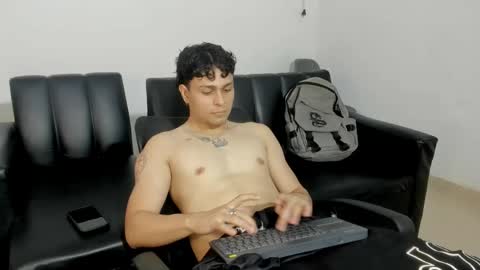 Snapshot of philip_jons chatting on 04/13/26, 08:47 Philip online show from 04/13/26, 08:47