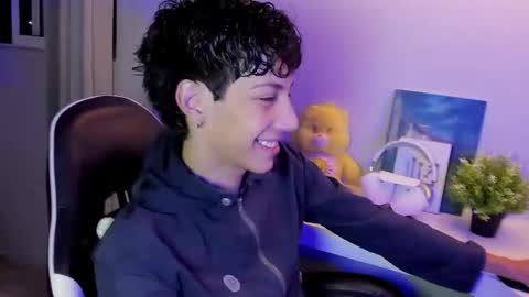 Phil.   INDEPENDENT MODEL online show from 09/16/25, 05:30