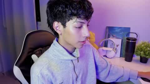 Phil.   INDEPENDENT MODEL online show from 09/20/25, 11:50