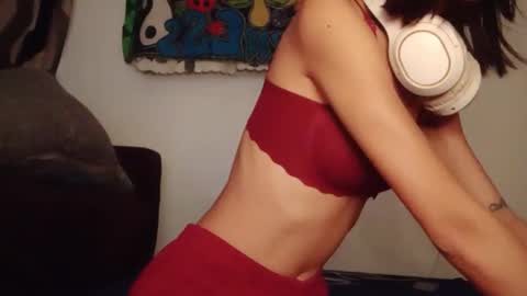 Online at weekends Friday to Sunday online show from 09/14/25, 05:56