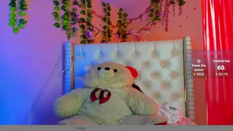 Snapshot of philippsx chatting on 06/13/26, 03:43 PHILLIP online show from 06/13/26, 03:43