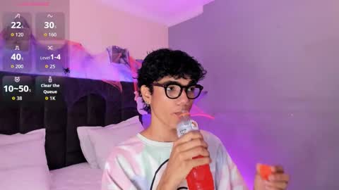 Snapshot of phillicious_ chatting on 10/12/25, 08:52 Phillip online show from 10/12/25, 08:52