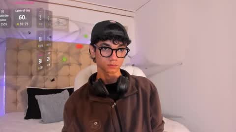 Snapshot of phillicious_ chatting on 10/15/25, 12:00 Phillip online show from 10/15/25, 12:00