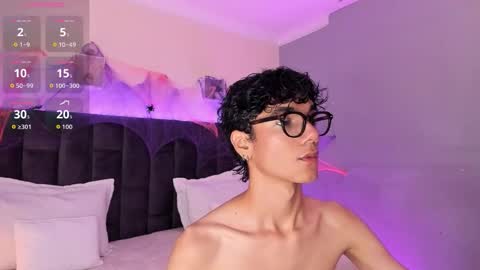 Snapshot of phillicious_ chatting on 10/20/25, 09:15 Phillip online show from 10/20/25, 09:15