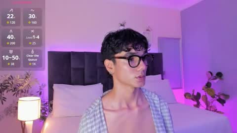 Snapshot of phillicious_ chatting on 11/21/25, 10:30 Phillip online show from 11/21/25, 10:30