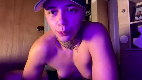 Snapshot of phillip_brownn chatting on 11/09/25, 12:47 PHILLIP online show from 11/09/25, 12:47