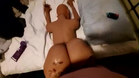 philnonya847036 online show from 12/22/25, 10:40