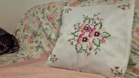 Snapshot of philos1979 chatting on 10/20/25, 05:24 philos1979 online show from 10/20/25, 05:24