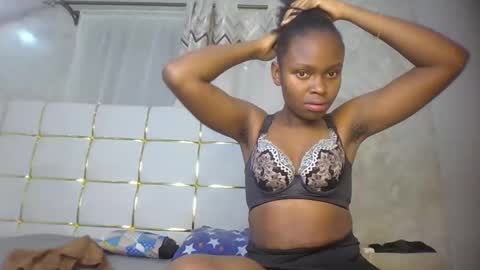 Snapshot of phoebe015 chatting on 02/22/26, 07:01 phoebe online show from 02/22/26, 07:01