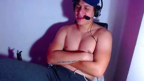 AdnierGnz online show from 12/24/24, 04:44