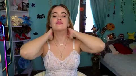 Selena online show from 10/23/25, 07:18