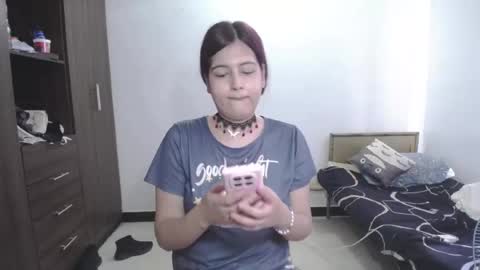 Snapshot of pia_alonzo30 chatting on 05/15/26, 01:51 izzy online show from 05/15/26, 01:51