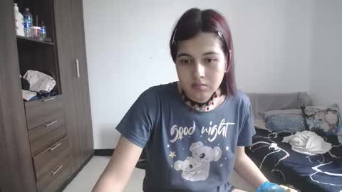 Snapshot of pia_alonzo30 chatting on 05/26/26, 06:37 izzy online show from 05/26/26, 06:37