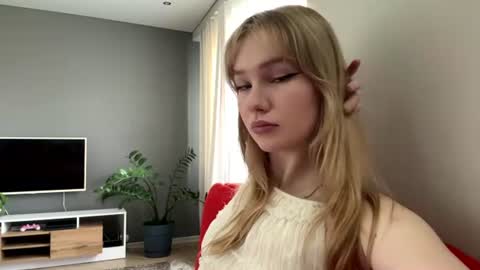 Snapshot of piastonesifer chatting on 06/18/26, 12:22 Kristie online show from 06/18/26, 12:22