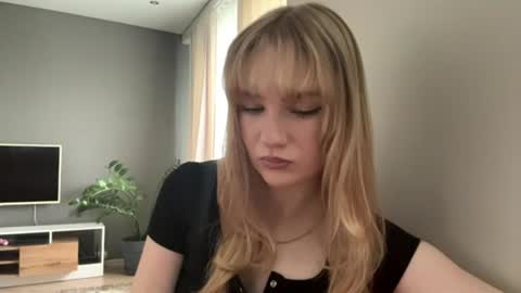 Snapshot of piastonesifer chatting on 06/18/26, 11:42 Kristie online show from 06/18/26, 11:42