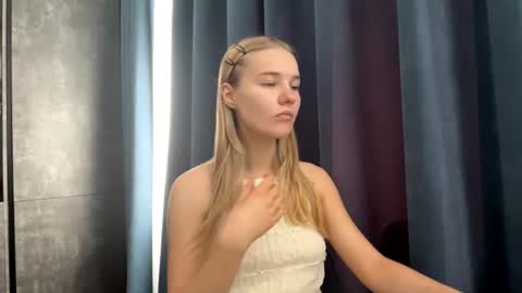 Snapshot of piastonesifer chatting on 07/17/26, 07:26 Kristie online show from 07/17/26, 07:26