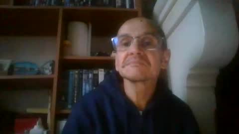 Snapshot of pichoun71 chatting on 12/14/24, 03:47 pichoun71 online show from 12/14/24, 03:47