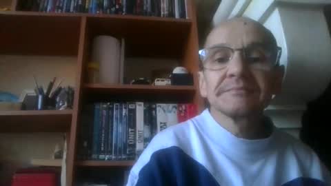 Snapshot of pichoun71 chatting on 12/20/24, 08:17 pichoun71 online show from 12/20/24, 08:17