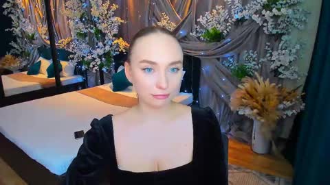 Emelie online show from 02/28/25, 05:26