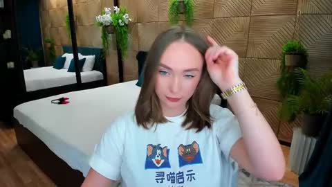 Emelie online show from 09/28/25, 07:41