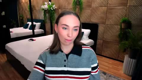 Emelie online show from 10/06/25, 04:10