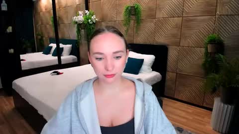 Emelie online show from 10/07/25, 10:12