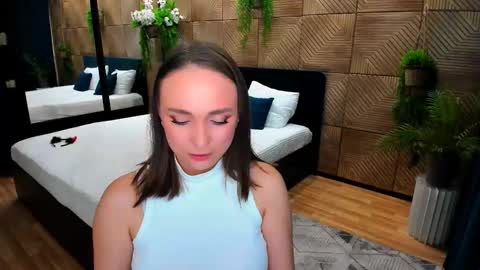 Emelie online show from 10/23/25, 05:44