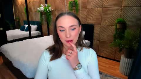 Emelie online show from 12/01/25, 04:23