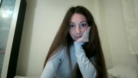 Snapshot of pieceofmoon chatting on 10/06/25, 08:50 Moonie online show from 10/06/25, 08:50