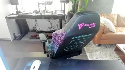 Snapshot of pierrefitch chatting on 03/05/25, 01:21 Pierre Fitch online show from 03/05/25, 01:21