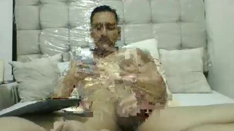 pieslatinos online show from 12/24/24, 03:49