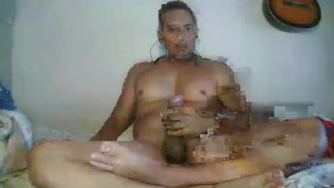 pieslatinos online show from 03/23/26, 03:10