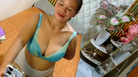Snapshot of pinay_flor chatting on 06/13/26, 01:14 IM FLOR online show from 06/13/26, 01:14