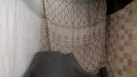 Snapshot of pinay_maex chatting on 01/26/25, 01:25 mae online show from 01/26/25, 01:25